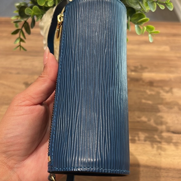 Louis Vuitton Blue Epi Leather Mini Soufflot Papillon Wristlet - Picture 5 of 17